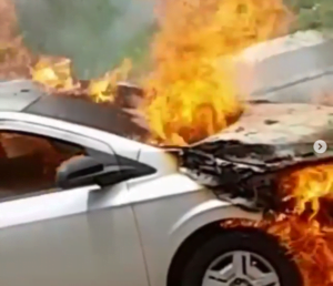 carro pega fogo no parque anhanguera.png