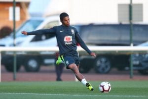 douglas costas selecao