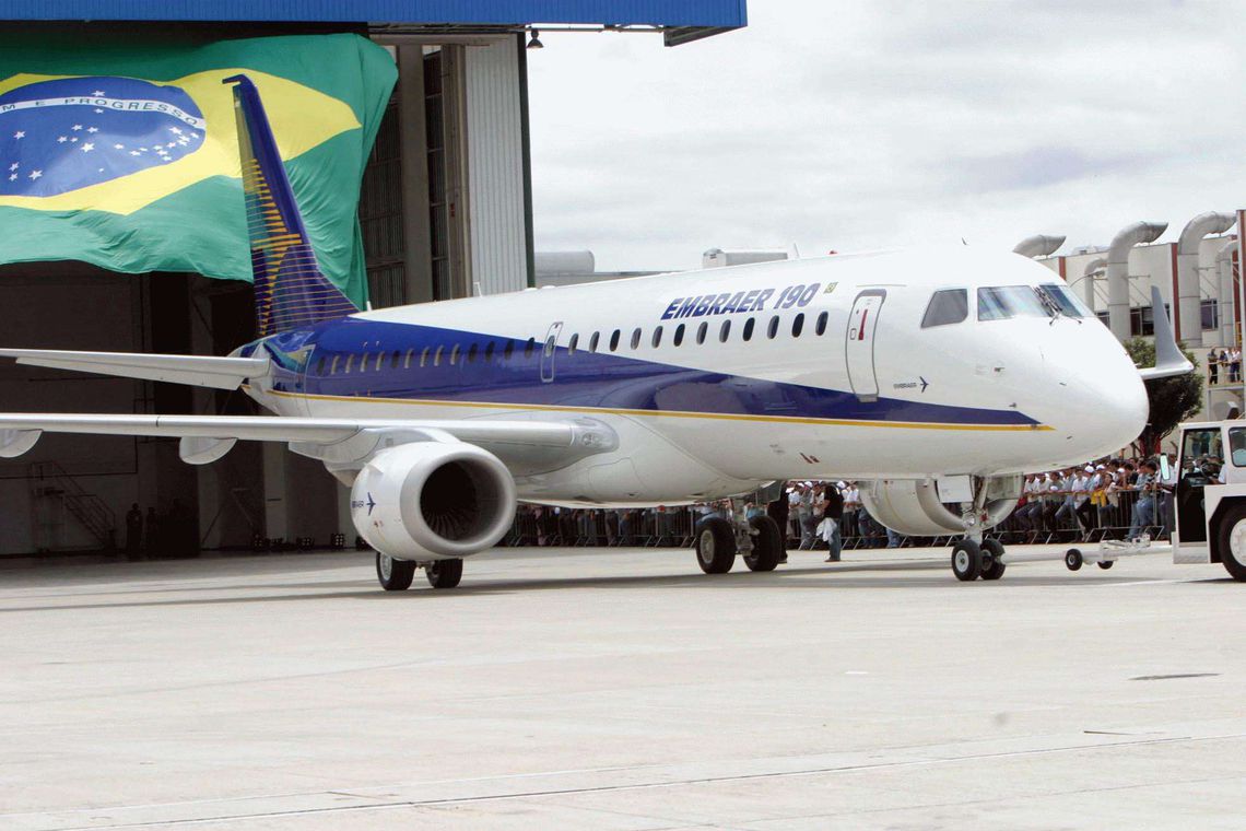 embraer_190 foto antonio milena.jpg