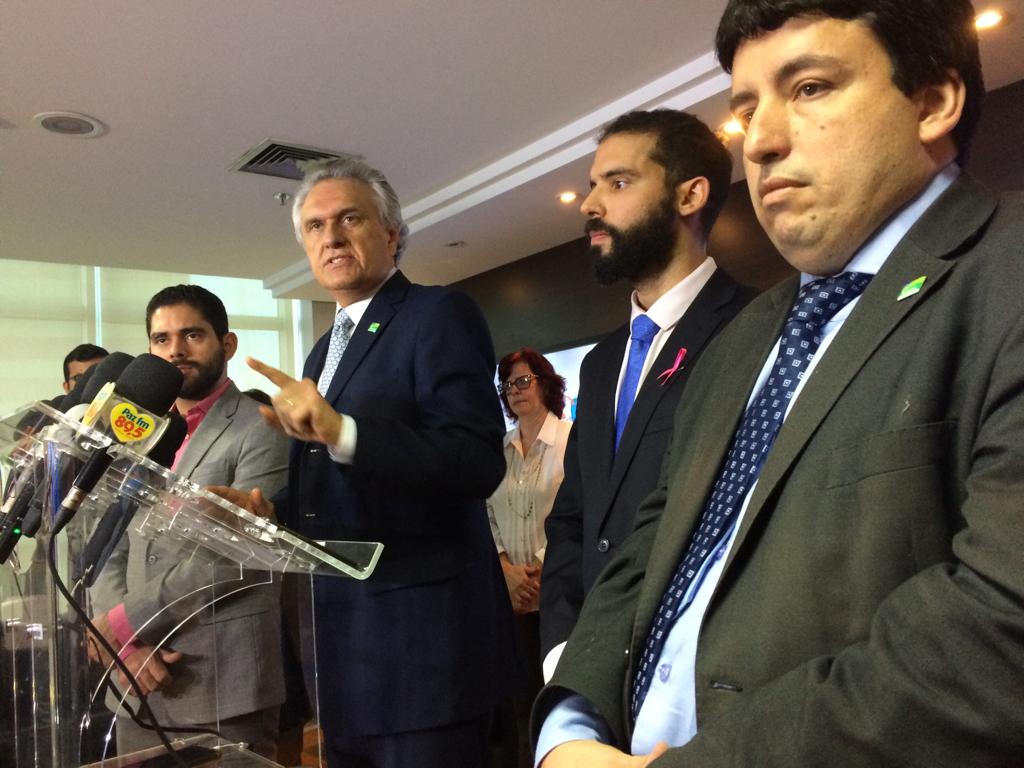 Caiado concedeu entrevista ao lado do reitor da UEG