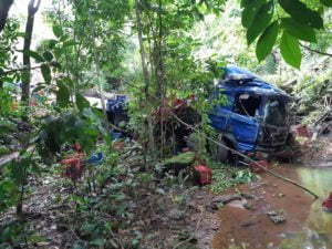 acidente caminhao br 153