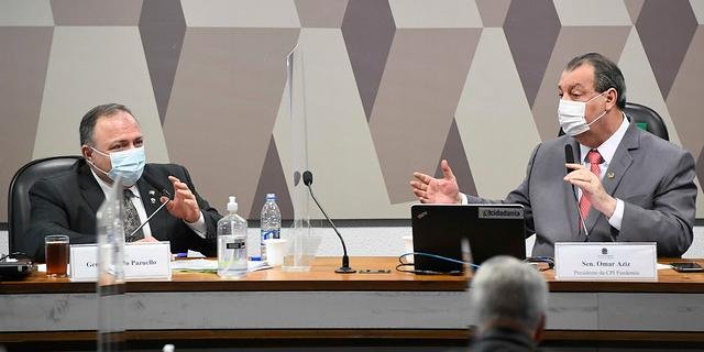 Reprodução de nozes abertas e fechadas