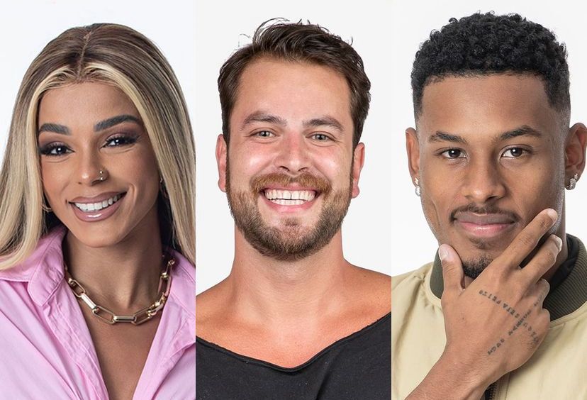 Um pedaço de bolo red velvet em cima de um prato branco 