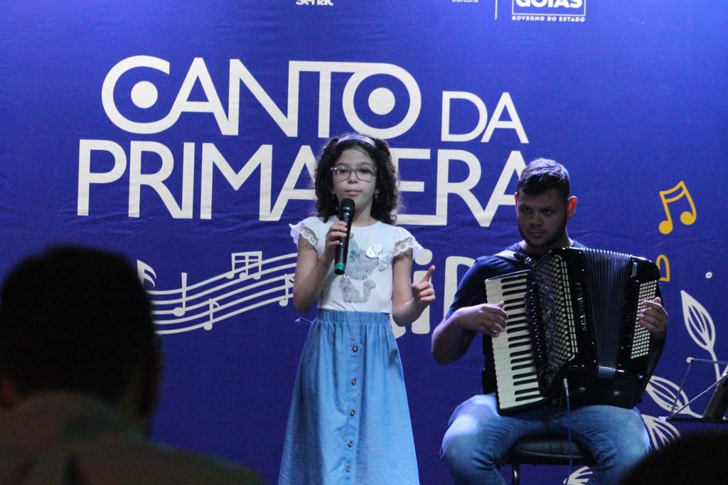 Clara Luz durante o Canto da Primavera Kids (Foto Leo Iran)