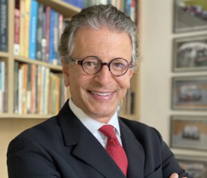 Professor Dr. Wagner Gattaz realiza palestra sobre saúde emocional (Foto divulgação)