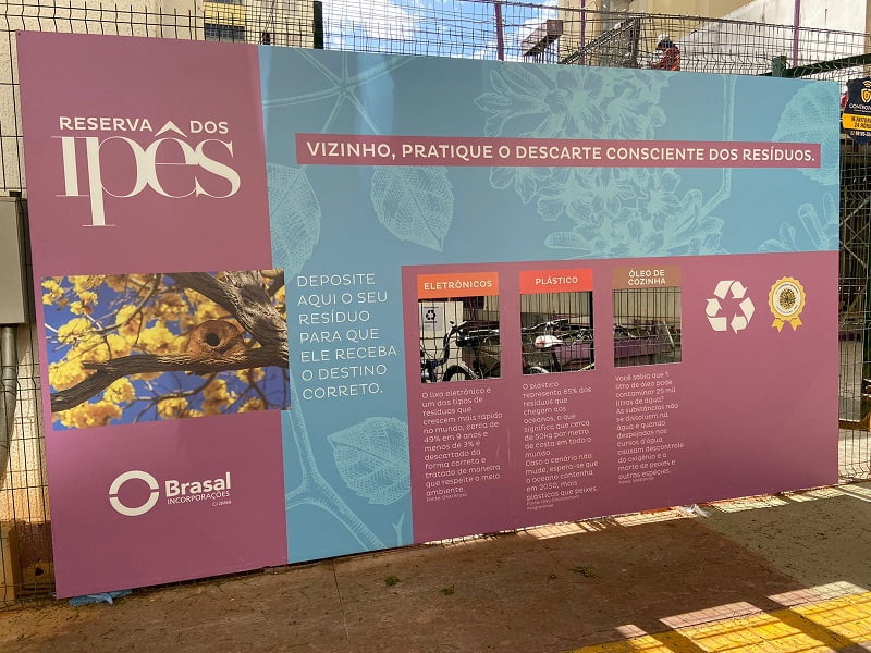 Tapume para descarte correto de resíduos - Brasal (Foto divulgação).