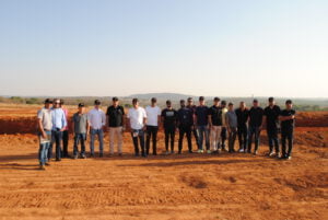 Pilotos durante a visita no polo aeronáutico Antares (Foto divulgação).