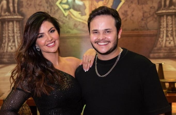 Matheus da dupla com Kauan, com sua esposa, a empresária Paula Aires (Foto acervo pessoal).