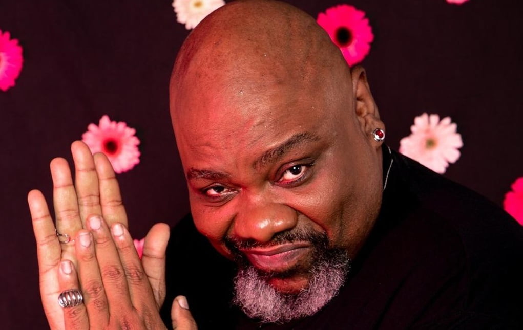 Sérgio Loroza se apresenta no Carnaval do Bloco Café Nice, em Goiânia (Foto divulgação).