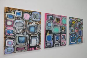 Mostra “Out of context”, com mais de 100 obras do artista goiano, segue em cartaz até 3 de março, com entrada gratuita (Foto divulgação).