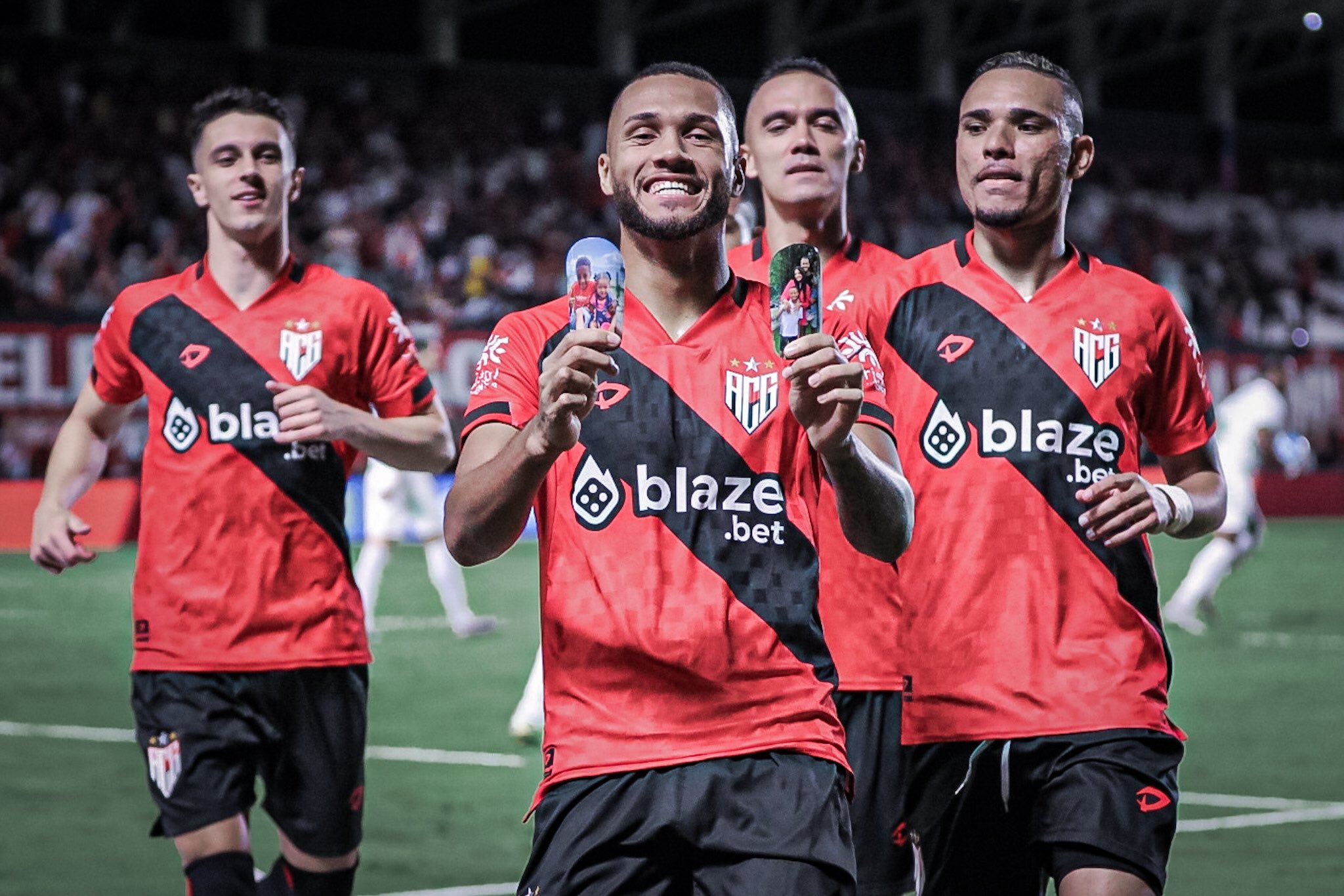 Gustavo Coutinho marcou o primeiro gol do Atlético-GO contra a Chapecoense