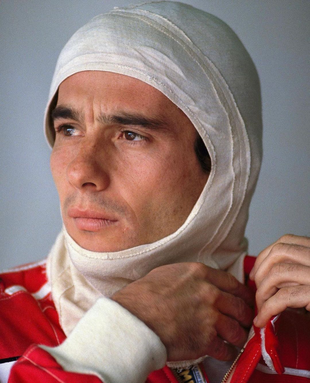 Ilustração do signo de escorpião em um fundo roxo