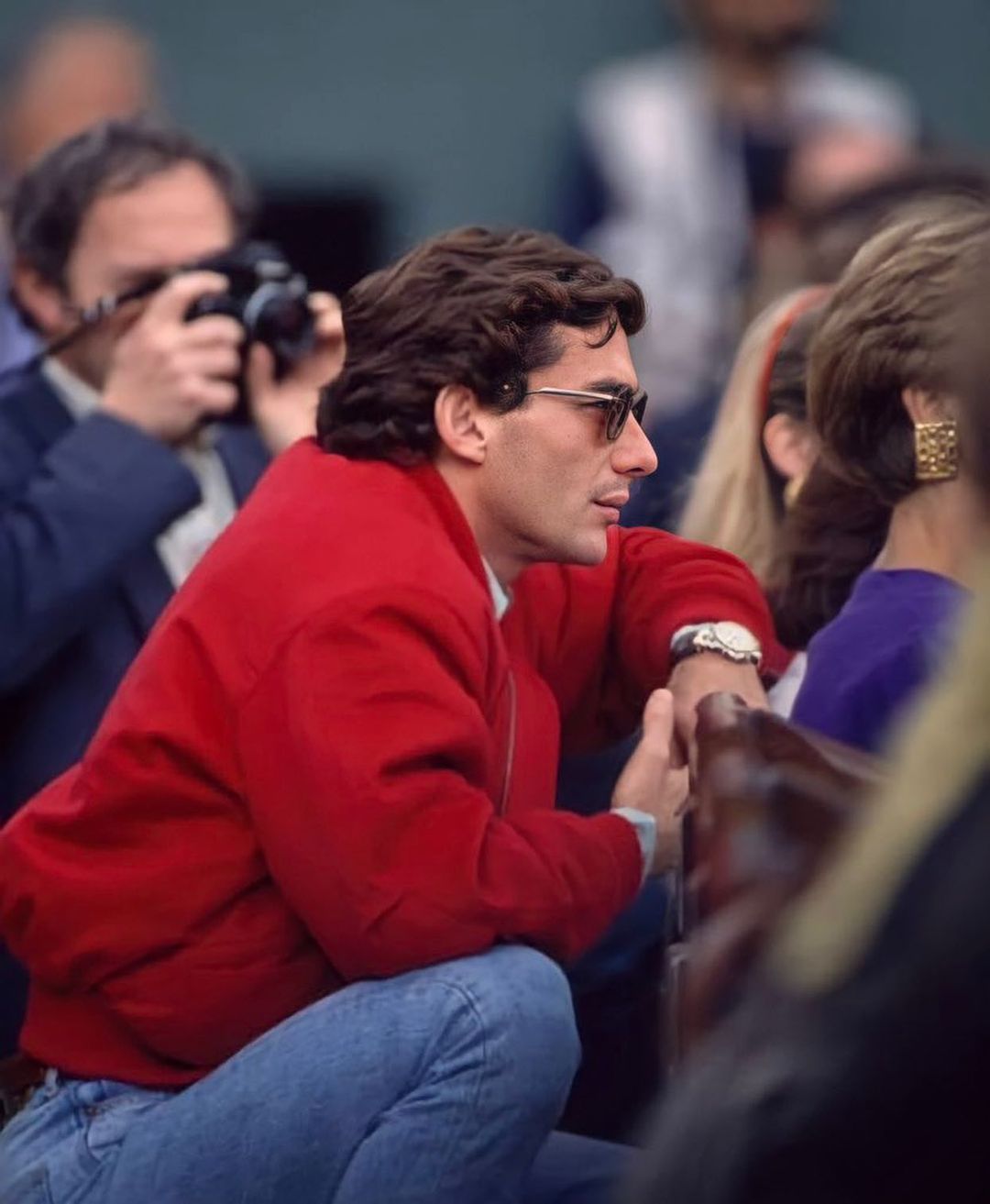 Ilustração do signo de leão em um fundo roxo 