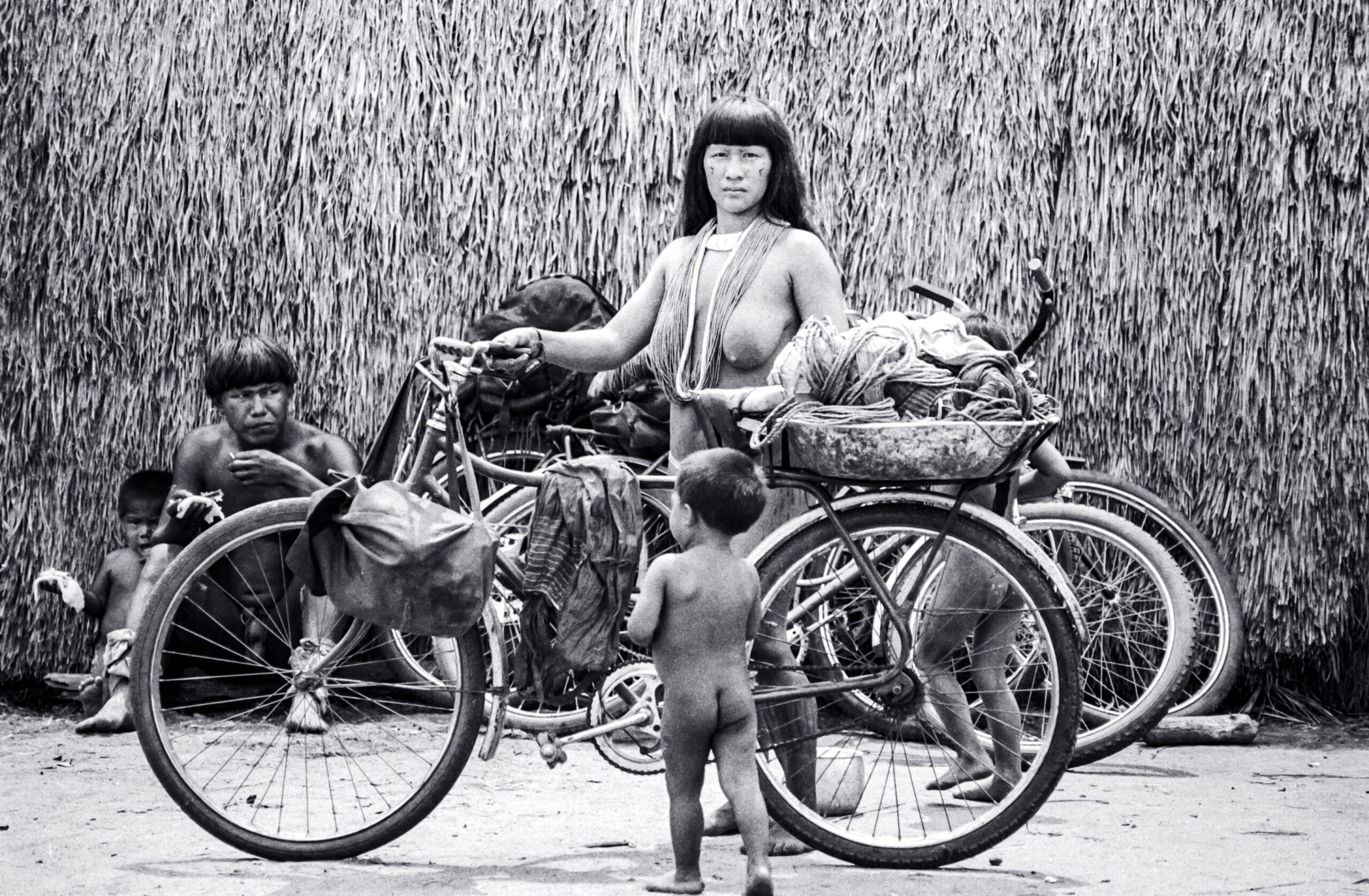 Ilustração do signo de capricórnio em roxo e rosa em um fundo preto