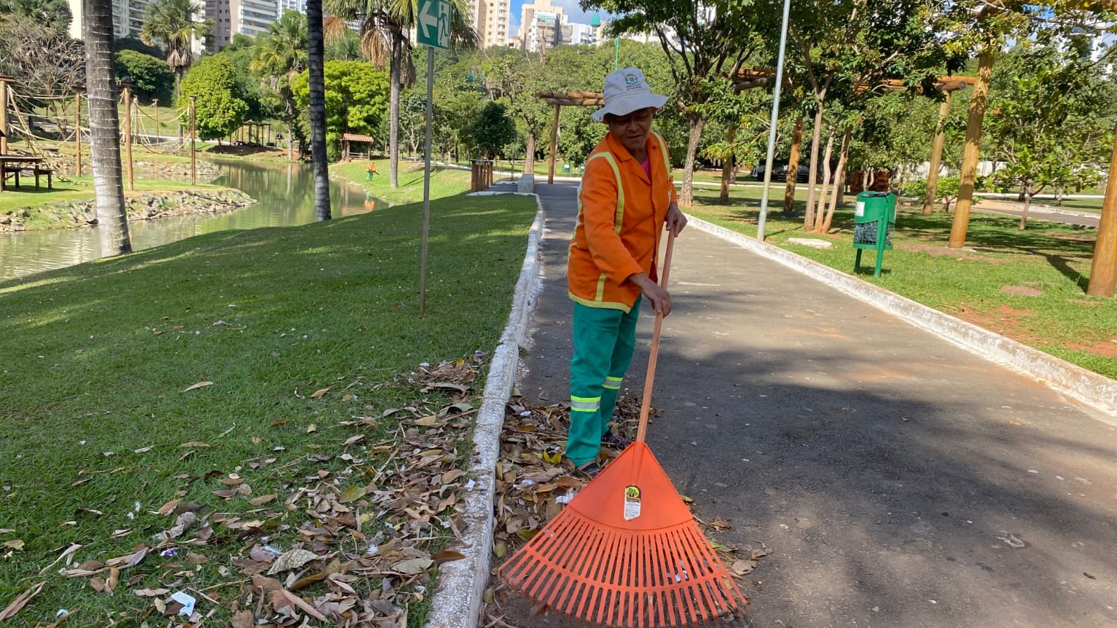 Limpeza intensificada no Mutirama e no Zoológico para feriado prolongado. Foto: Luciano Magalhães/Comurg