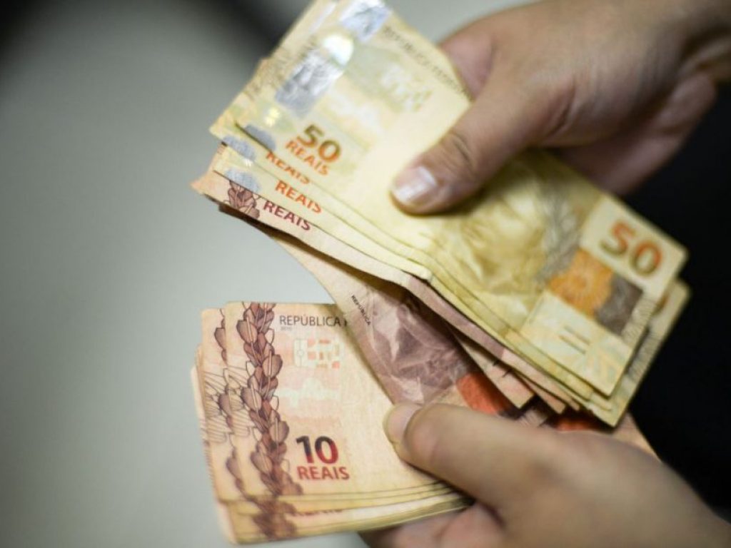 Salário mínimo do brasileiro