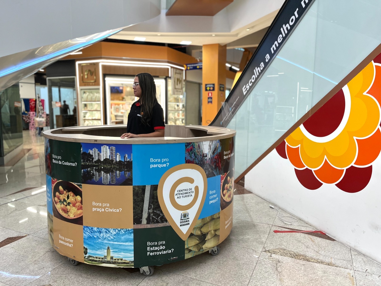 CAT para informações a turistas no Shopping Mega Moda, em Goiânia. Foto: Agetul