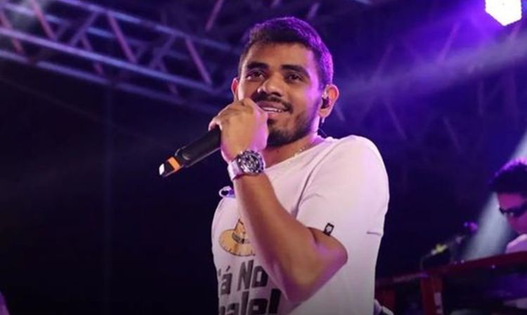 Evoney Fernandes se apresenta em Goiânia (Foto Diário Patoense).