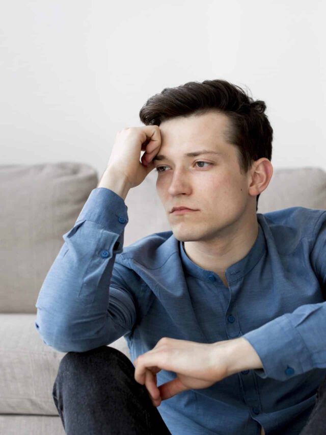 Ilustração do signo de peixes em um círculo azul em cima de um fundo bege