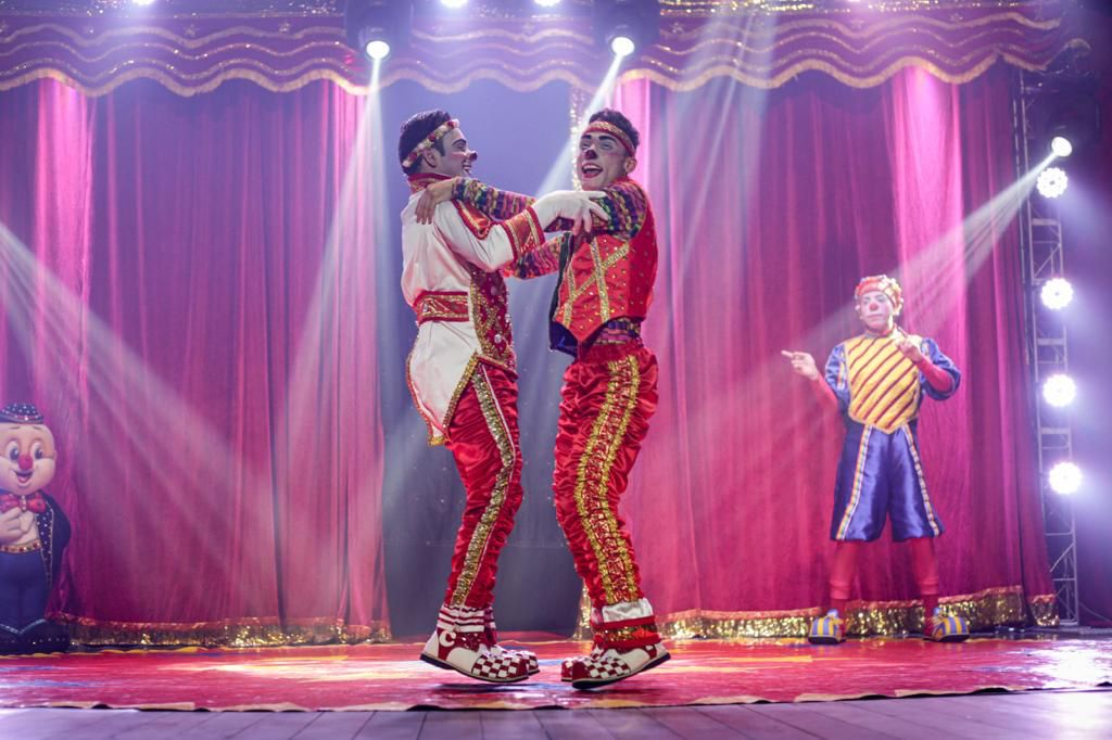 Palhaços do Chocolate e Pimentinha se apresentam no Shopping Bougainville, em programação de férias (Foto divulgação).