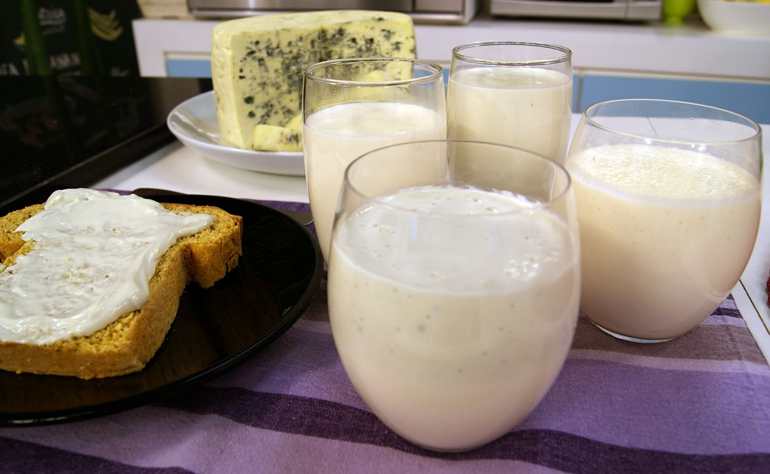 Ilustração do signo de câncer em branco com estrelas em um fundo cinza