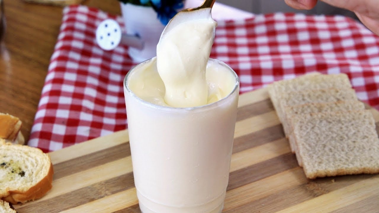 Ilustração do signo de virgem em branco com estrelas em um fundo cinza