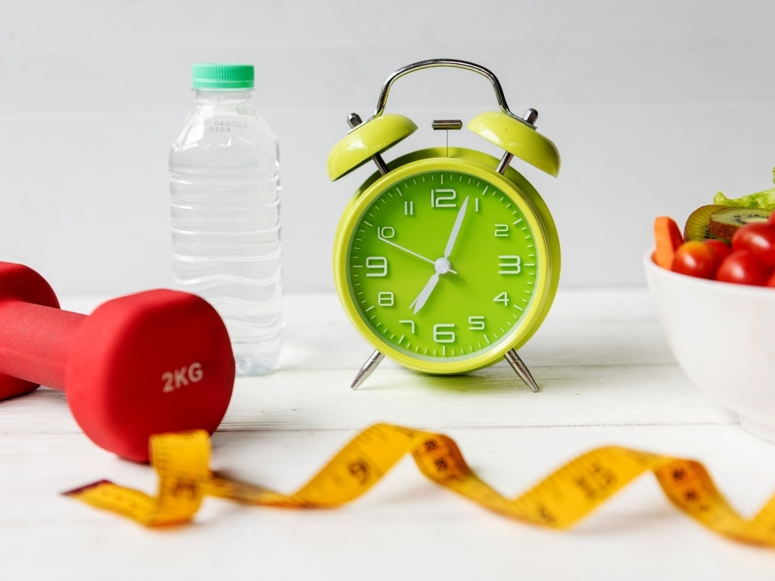 Jovem fazendo revisão dos estudos para o Enem