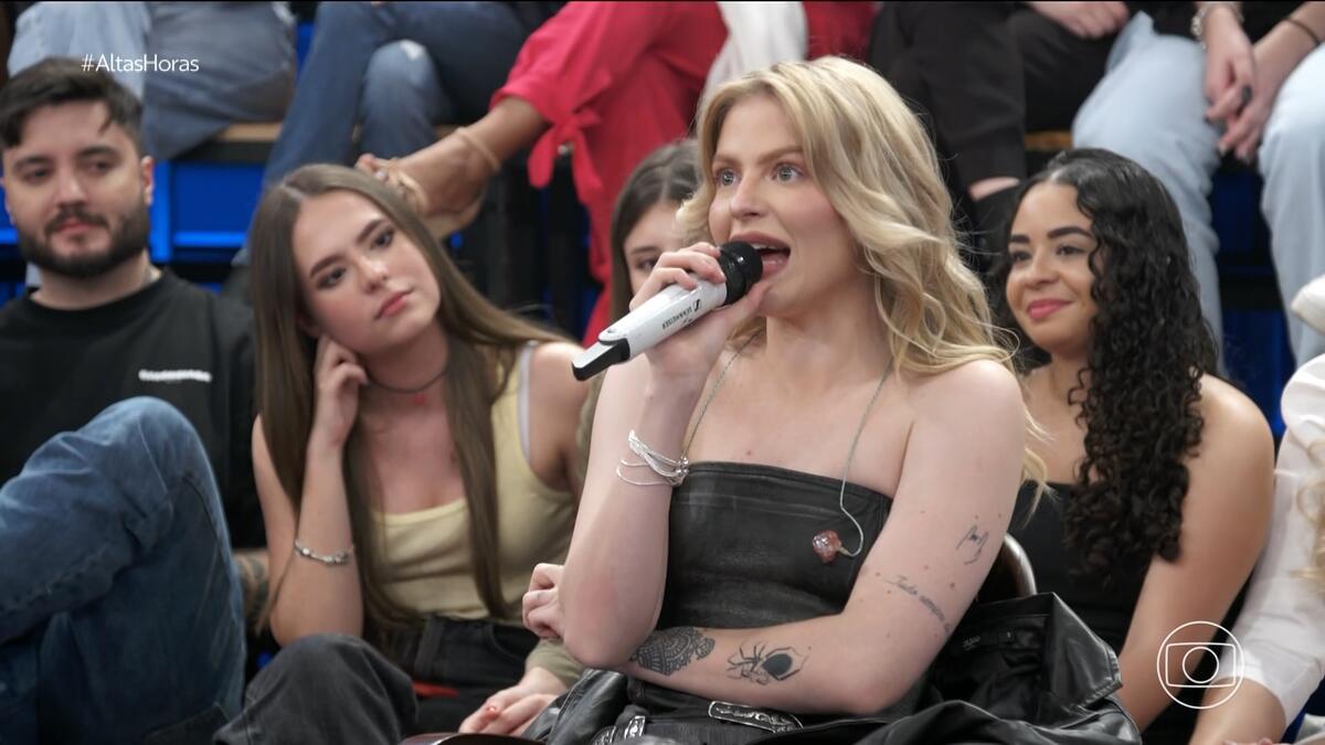 Ilustração em amarelo com fundo roxo do signo de Escorpião