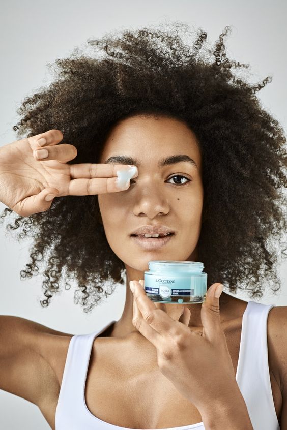 Ilustração com estrelas do signo de Peixes