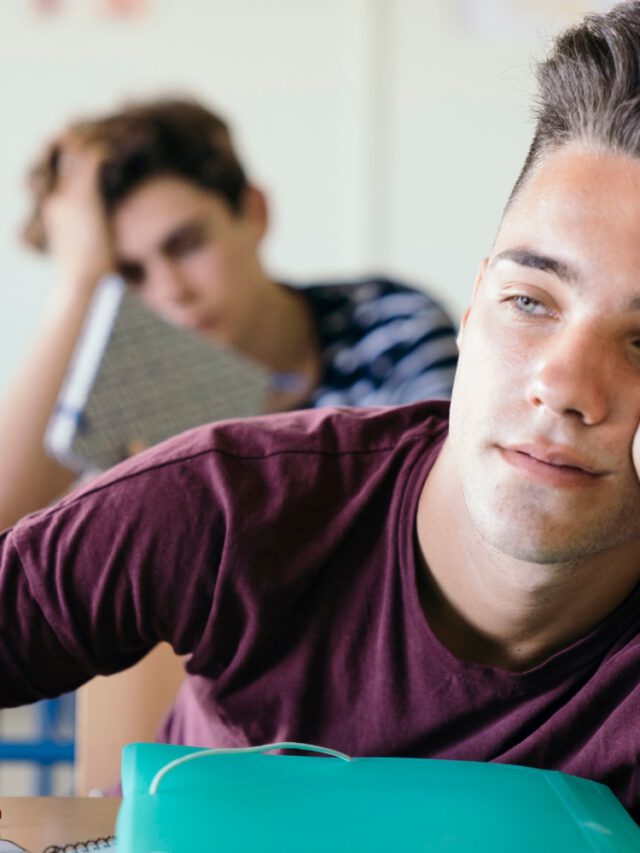 Ilustração de mulher com dificuldade de fazer xixi