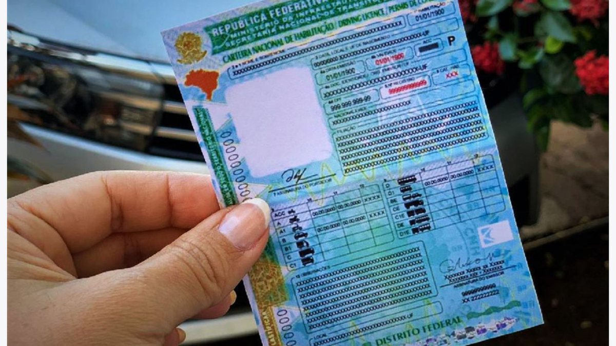 Capa de livro com o nome do autor e o título e com uma ampulheta correndo o tempo na lateral da capa 