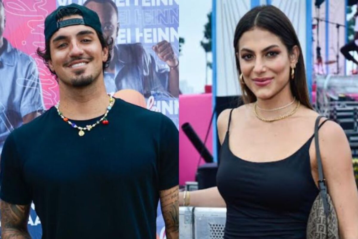 Mulher com cabelo ruivo fazendo pose para foto em salão de beleza 