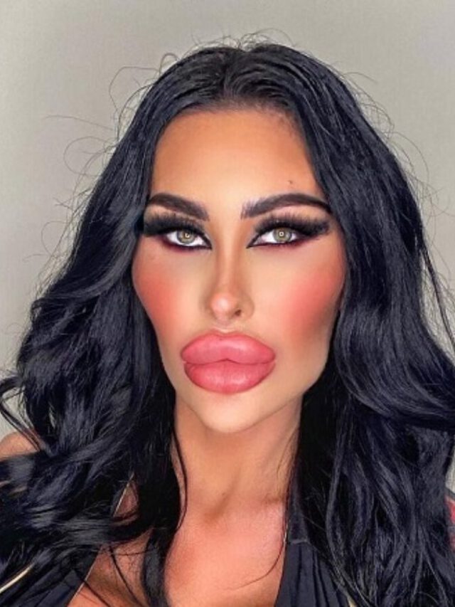 Prato branco com salmão assado com batatas 