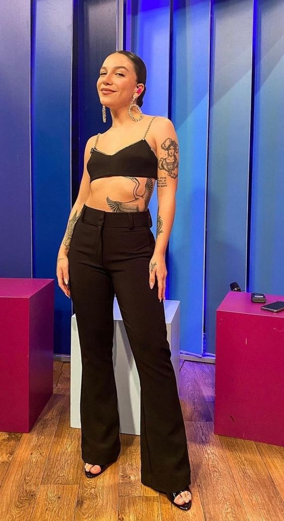 ilustração de círculo com os 12 signos e símbolo de gêmeos no centro