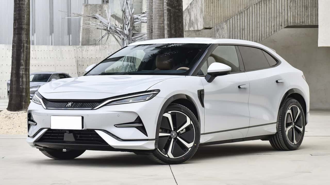 Ilustração marrom do símbolo e do nome de aquário em fundo marrom-claro