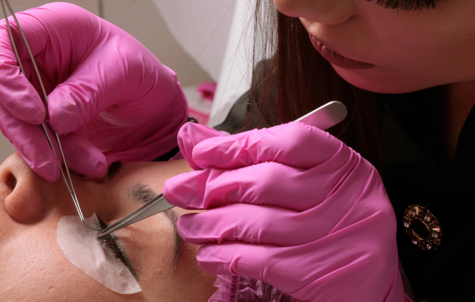 Curso alongamento de cílios. Foto: Sedec