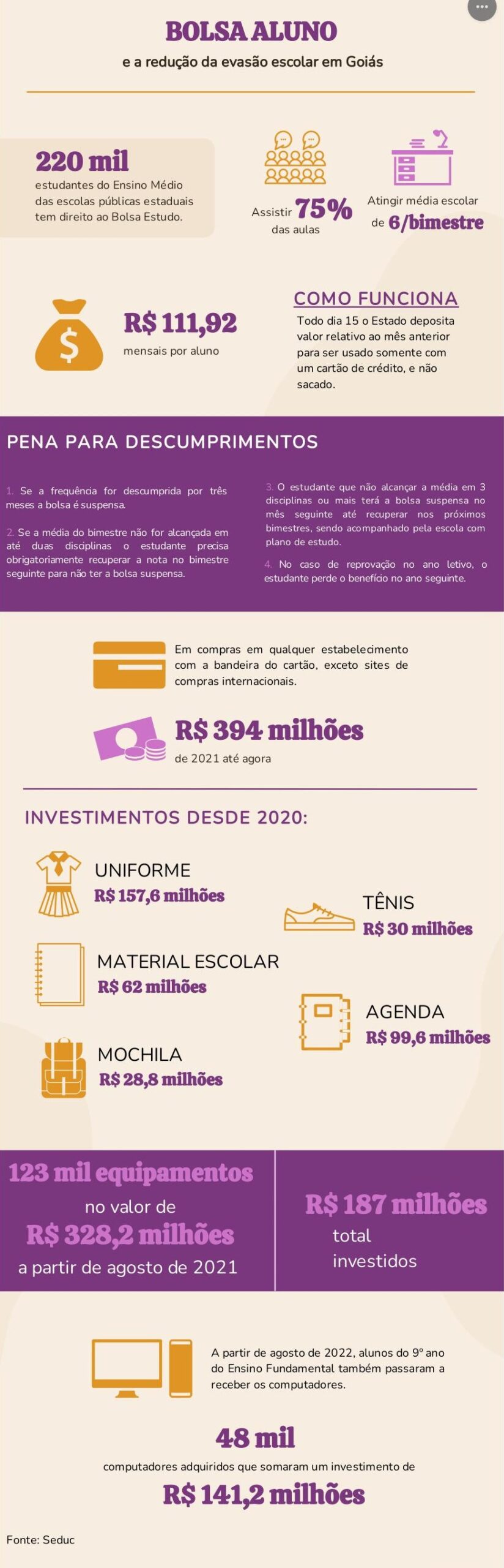 Lasanha de berinjela servido em forma de cerâmica vermelha em cima de tábua de madeira