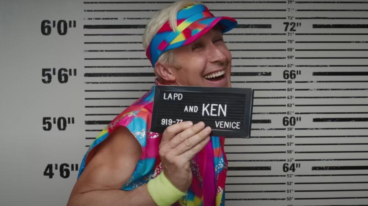 Ilustração sobre intolerância alimentar com médico e comprimidos, um homem segurando o estômago e alimentos como sorvete, queijo e leite