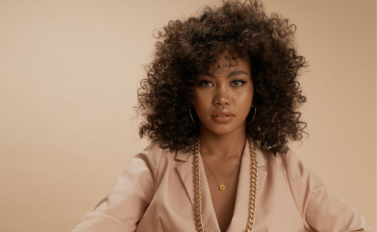 Ilustração com fundo azul-escuro do signo de Virgem