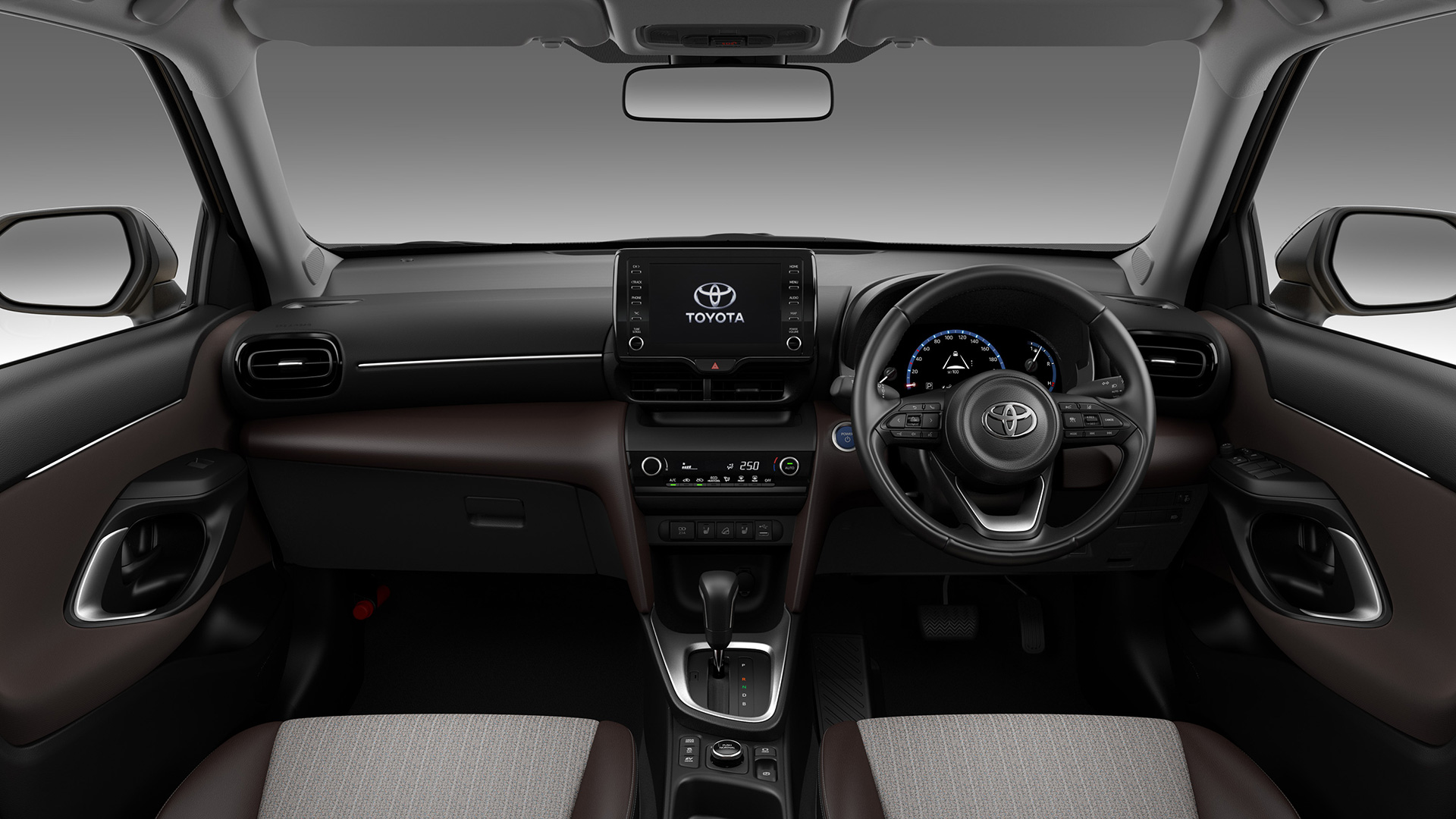 Imagem do maestro John Williams regendo uma orquestra no concerto "John Williams in Tokyo"