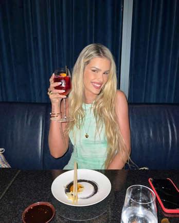 Ilustração do signo de Gêmeos dentro de um círculo rosa