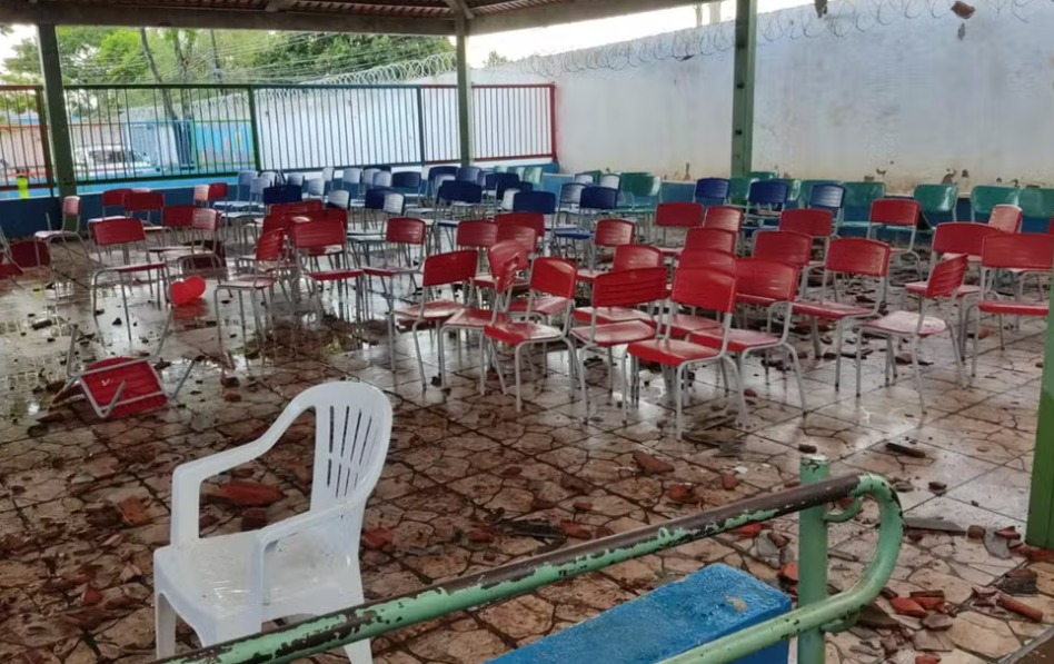 Escolha é destelhada durante temporal em Goiânia. (Foto: Divulgação/Corpo de Bombeiros)