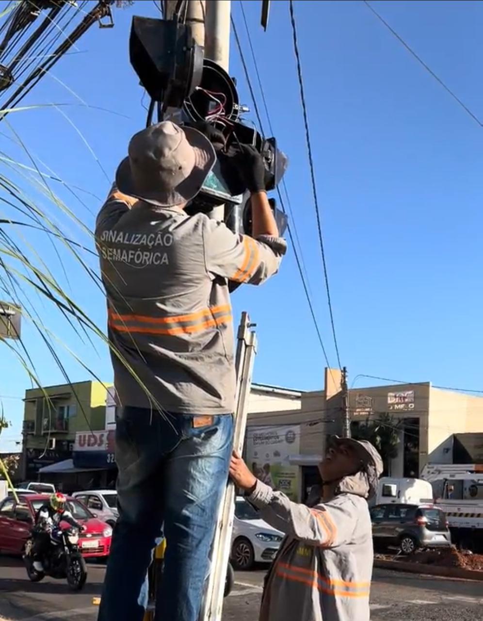 Prefeitura de Goiânia coloca semáforos em 8 cruzamentos do BRT na Praça Cívica. Foto: SMM