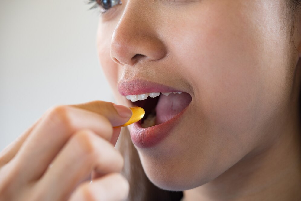 Ilustração do signo de Aquário com um jarro derramando água