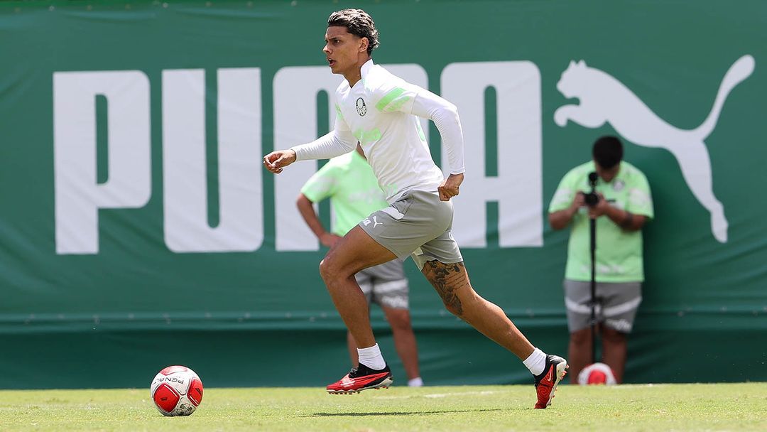 Ilustração de uma mulher transmitindo vírus para outra mulher através de gotículas de saliva