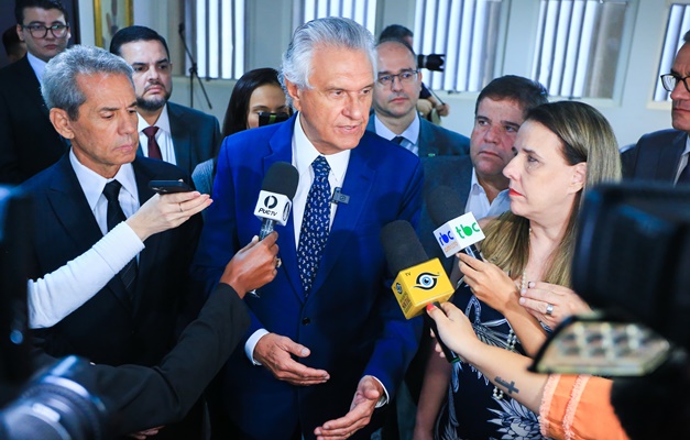 Imagem da protagonista do filme Valente com um arco e flecha na mão 