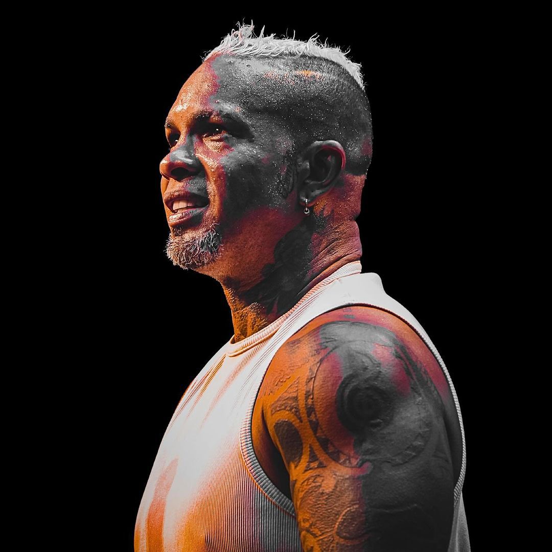 Diego Hypólito sorrindo com empolgação enquanto fala sobre sua participação no BBB 25