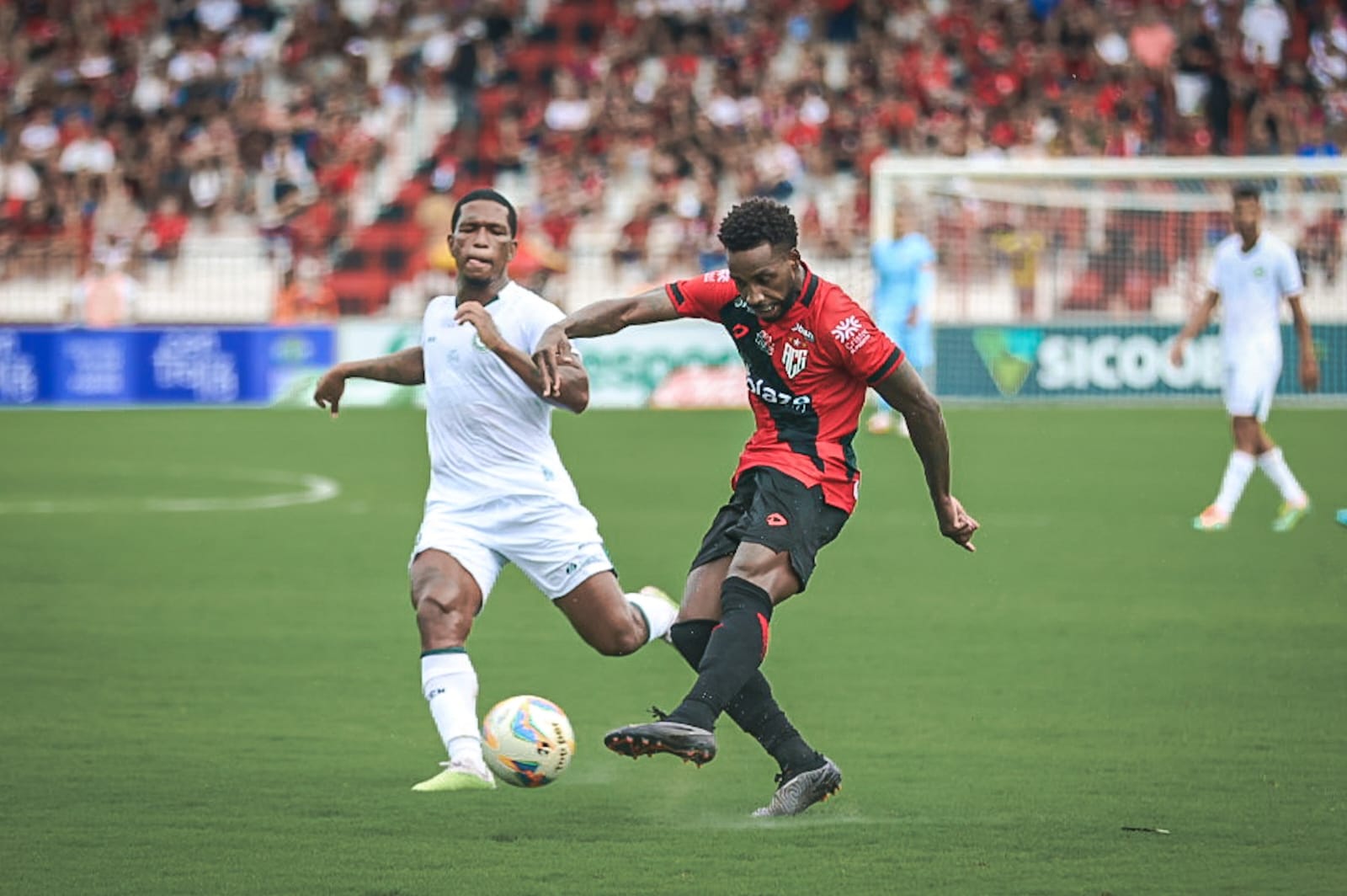 Ilustração do signo de Peixes representada por duas curvas simétricas voltadas para fora, ligadas por um traço horizontal