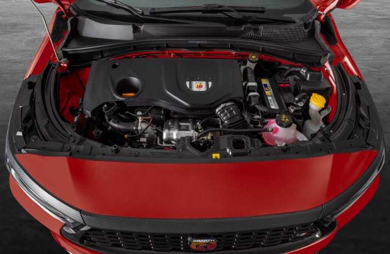 Foto de um homem de terno virado de lado na capa do livro "A irresistível face da mentira"