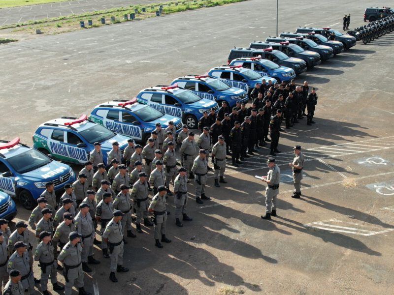 Policiais Militares em formação na preparação para atividade diária no policiamento em Goiânia
